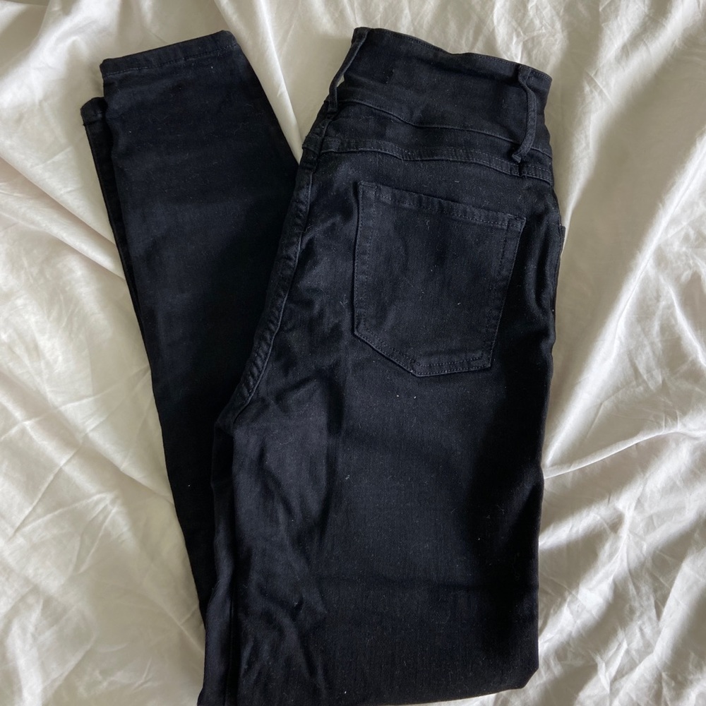 J Brand Highwaisted straight leg skinny jeans. Double button. Size 27